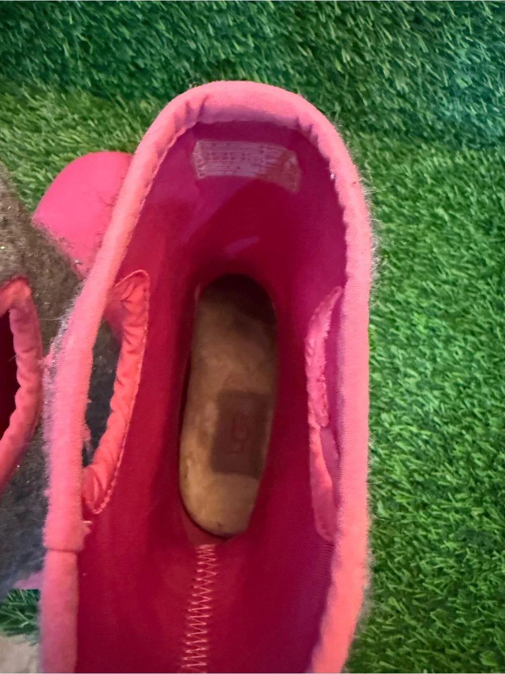 UGG youth Kids Pink grey wool Waterproof Pull-On Boots size 4Y